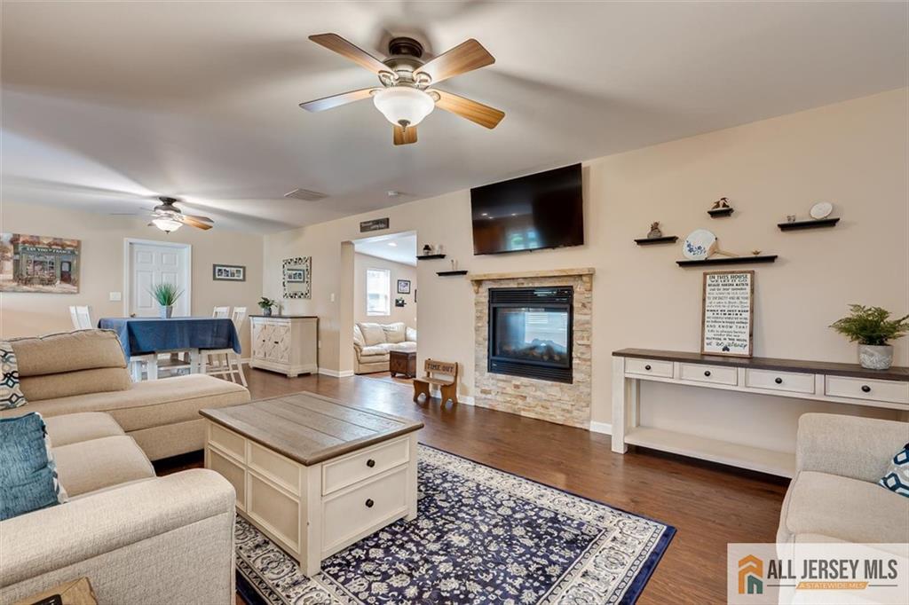 39 Kendall Road Kendall Park, NJ 08824 - Photo 17 of 41