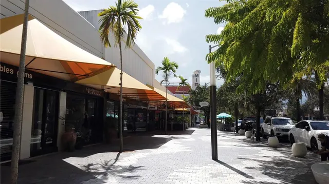 $1,400,000 | 642 Valencia Avenue, Unit 305, Coral Gables, FL 33134