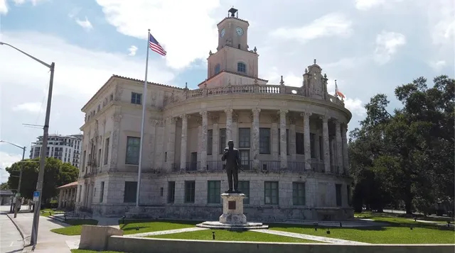 $1,400,000 | 642 Valencia Avenue, Unit 305, Coral Gables, FL 33134