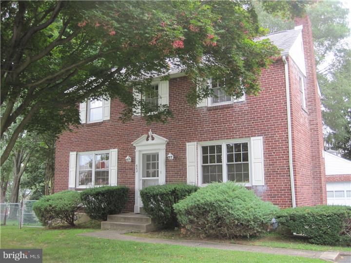 662 Dutton Circle Springfield, PA 19064 - Photo 2 of 24 Exterior Front