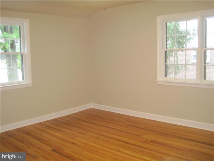 662 Dutton Circle Springfield, PA 19064 - Photo 11 of 24 Master Bedroom