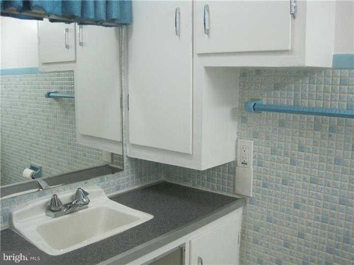 662 Dutton Circle Springfield, PA 19064 - Photo 16 of 24 Half Bath
