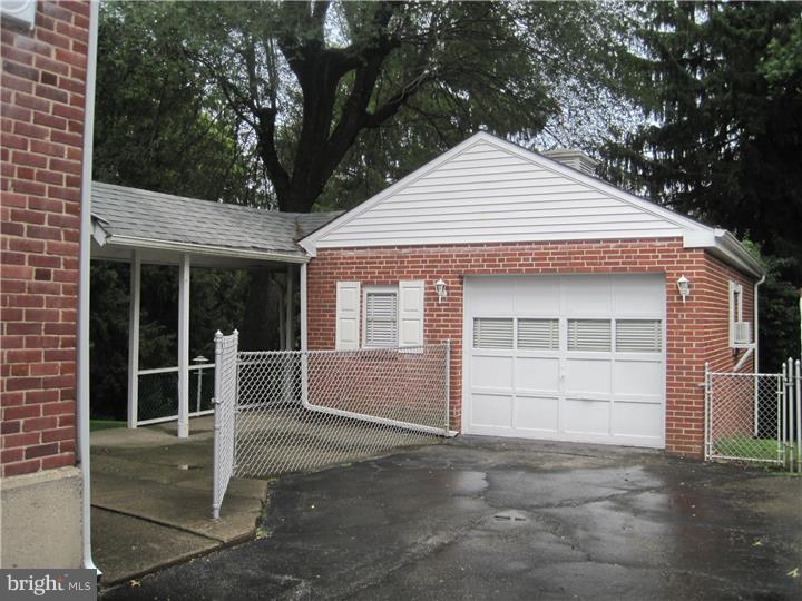 662 Dutton Circle Springfield, PA 19064 - Photo 20 of 24 Garage