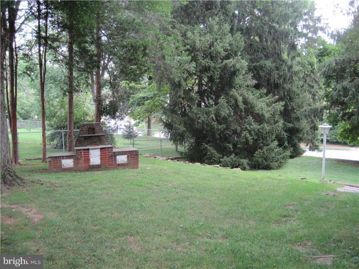 662 Dutton Circle Springfield, PA 19064 - Photo 22 of 24 Back Yard