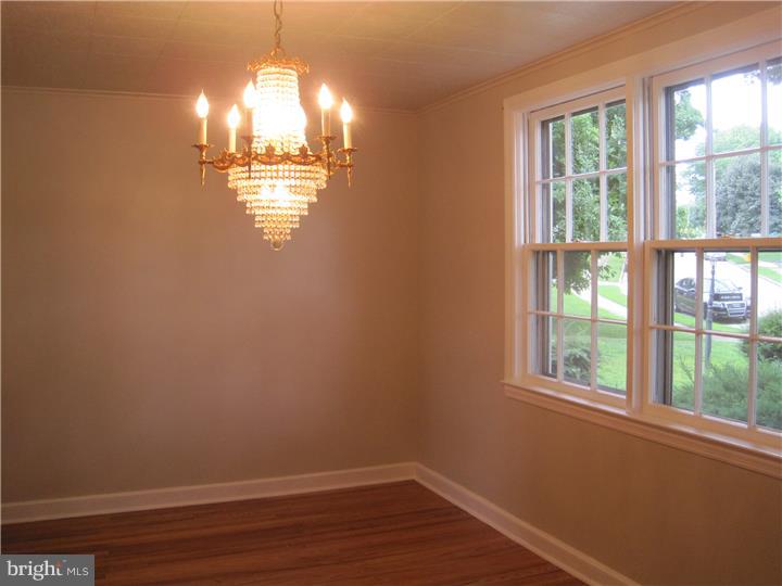 662 Dutton Circle Springfield, PA 19064 - Photo 7 of 24 Dining Room