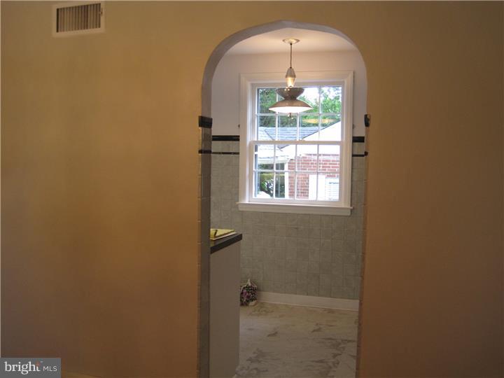662 Dutton Circle Springfield, PA 19064 - Photo 8 of 24 Dining Room