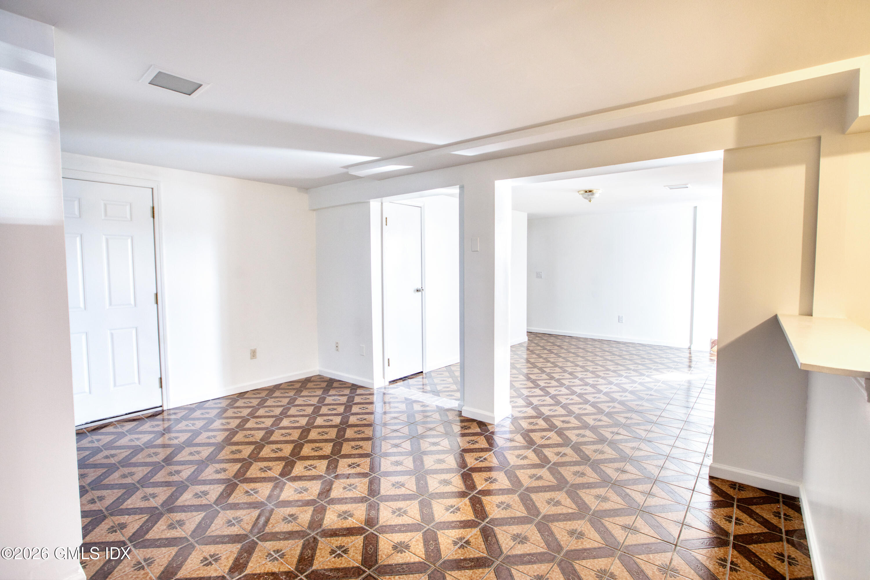 25 Alexander Street, Unit B Greenwich, CT 06830 - Photo 16 of 26 a view of a hallway