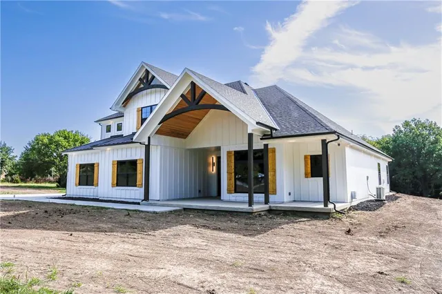 $1,499,000 | 10707 South Hunt Road, Lone Jack, MO 64070