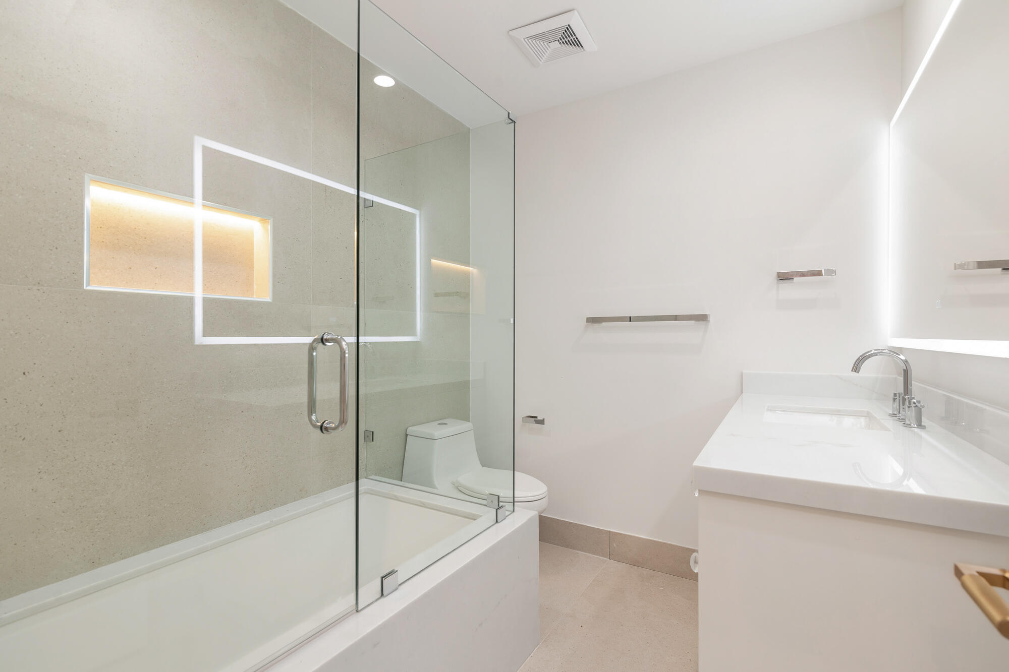 7320 Clarke Road West Palm Beach, FL 33406 - Photo 14 of 38 a bathroom with a bathtub and a sink
