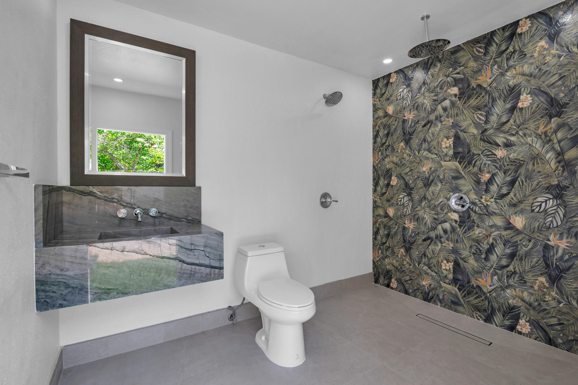 7320 Clarke Road West Palm Beach, FL 33406 - Photo 21 of 38 a bathroom with a bathtub and a toilet