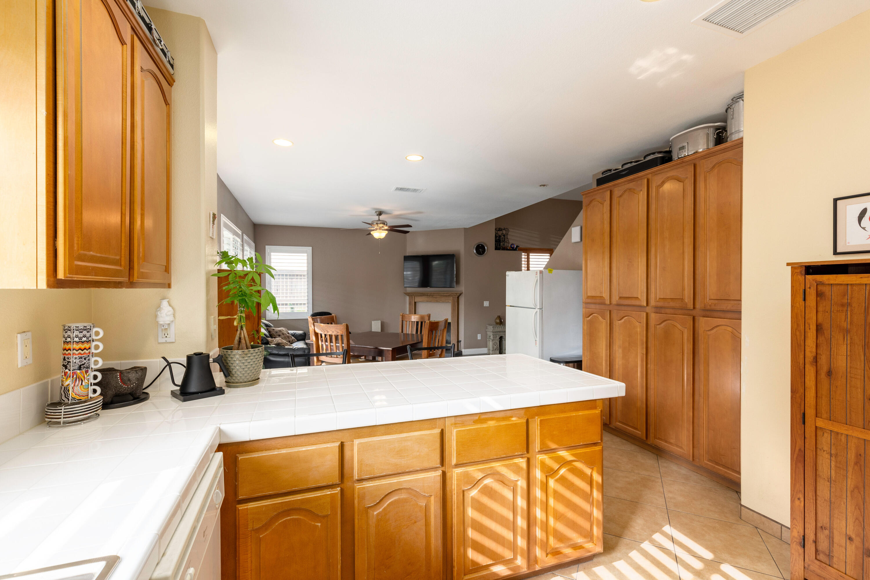 28341 Willow Court Saugus, CA 91350 - Photo 13 of 23 a very nice looking room with a large window