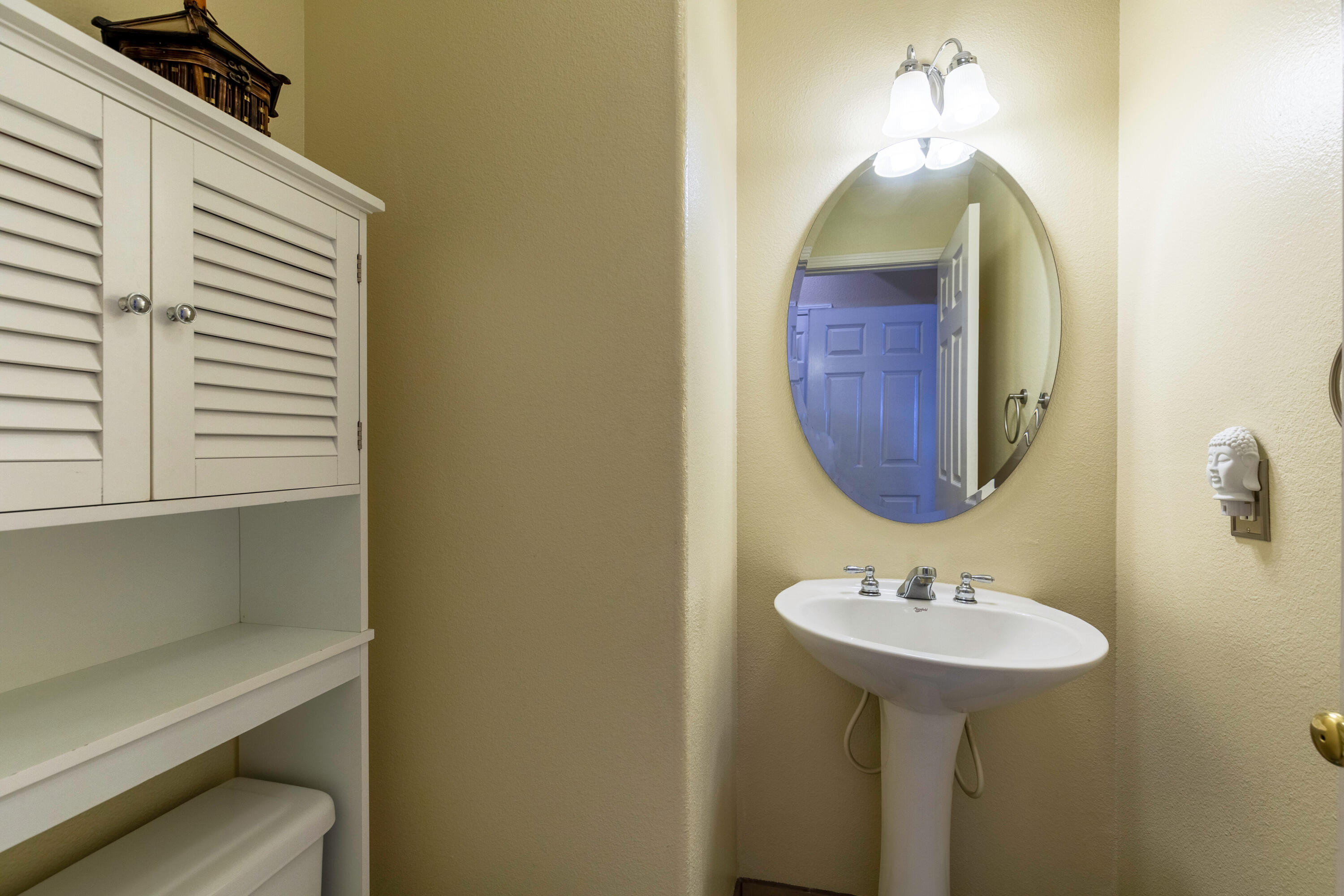 28341 Willow Court Saugus, CA 91350 - Photo 18 of 23 a bathroom with a sink and a mirror