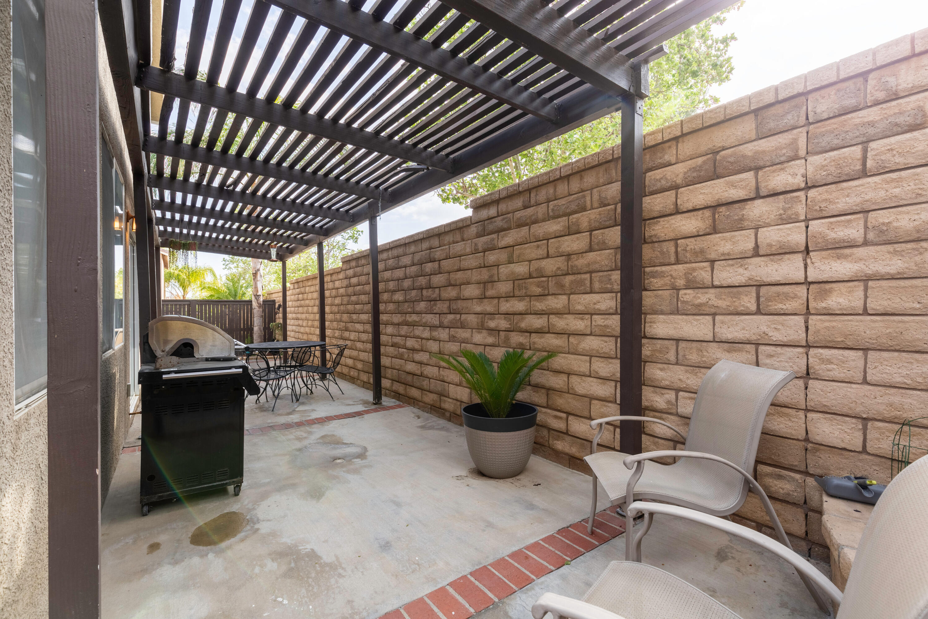 28341 Willow Court Saugus, CA 91350 - Photo 20 of 23 a patio with table and chairs