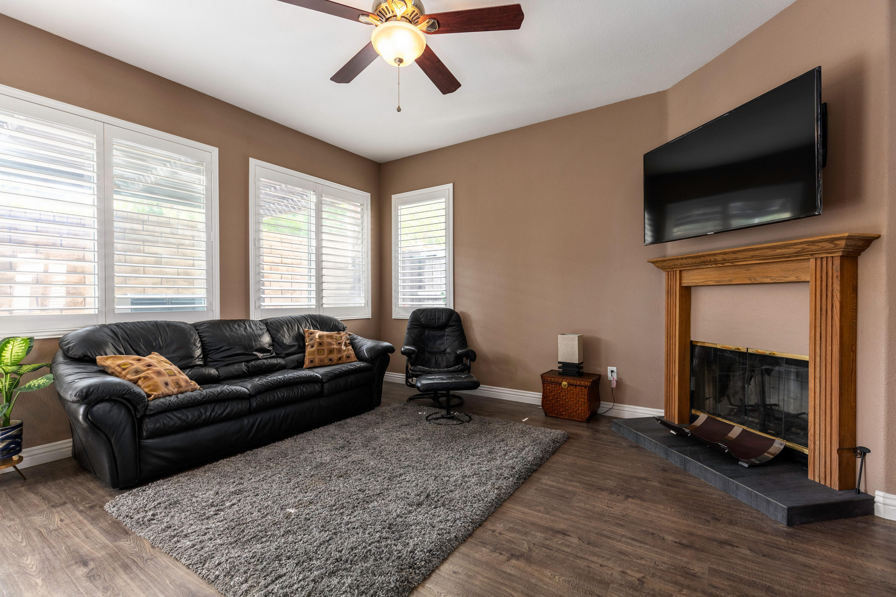 28341 Willow Court Saugus, CA 91350 - Photo 8 of 23 a living room with furniture and a flat screen tv