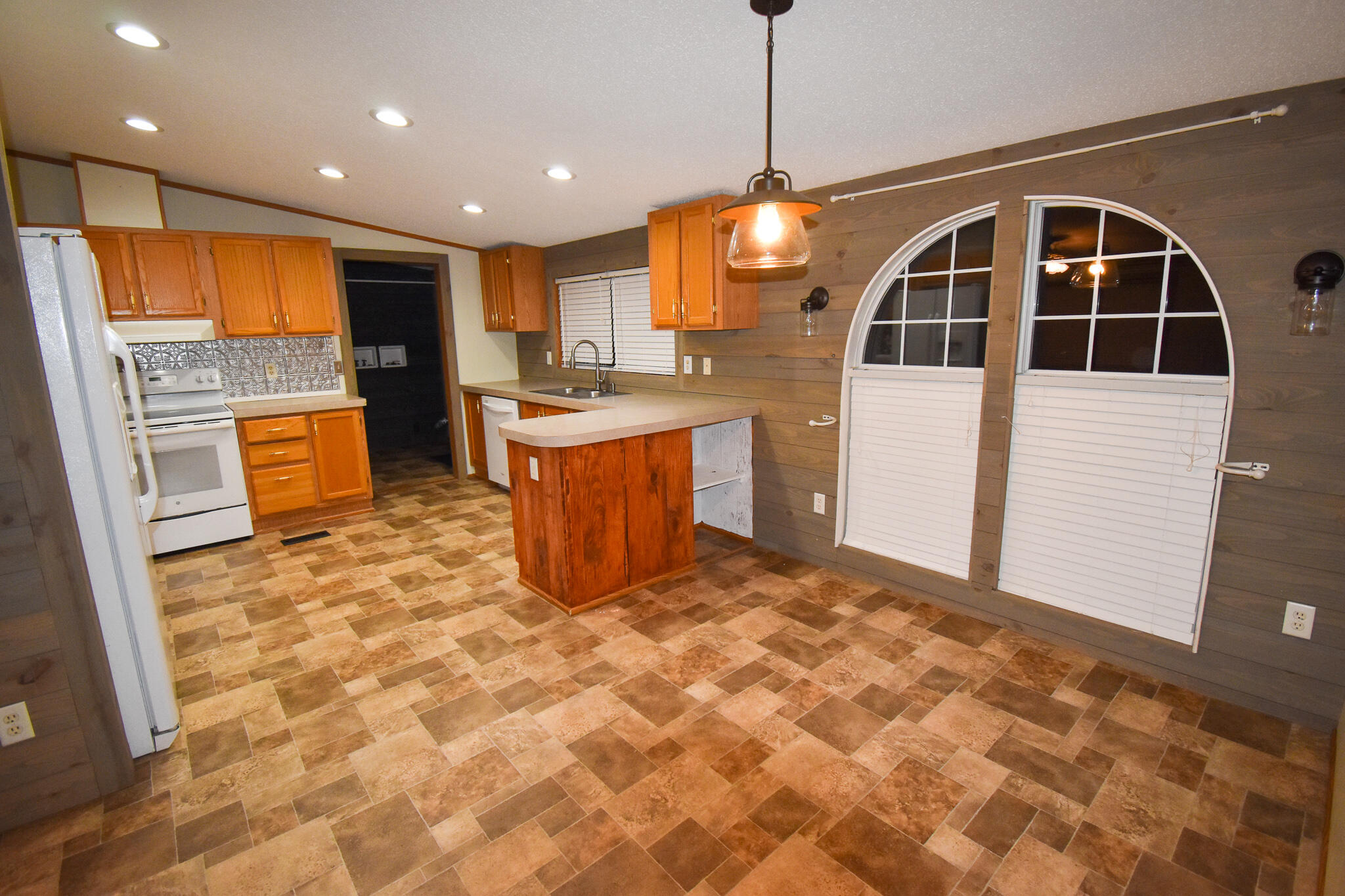 210 Three Oaks Road Irvine, KY 40336 - Photo 9 of 25 DSC_0051