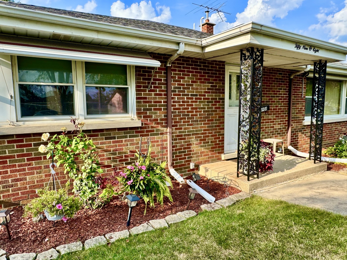 5908 Superior Street Berkeley, IL 60163 - Photo 3 of 26 Gallery Image 3