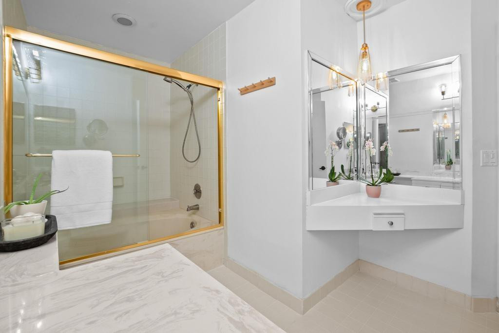 3315 Water Oak Drive, Unit 1302 Hollywood, FL 33021 - Photo 19 of 62 Master Bathrom en Suite
