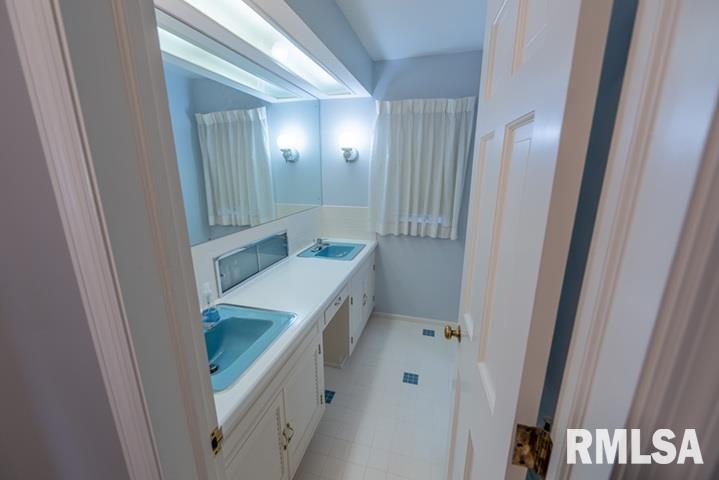 210 West Wolf Road Peoria, IL 61614 - Photo 41 of 60