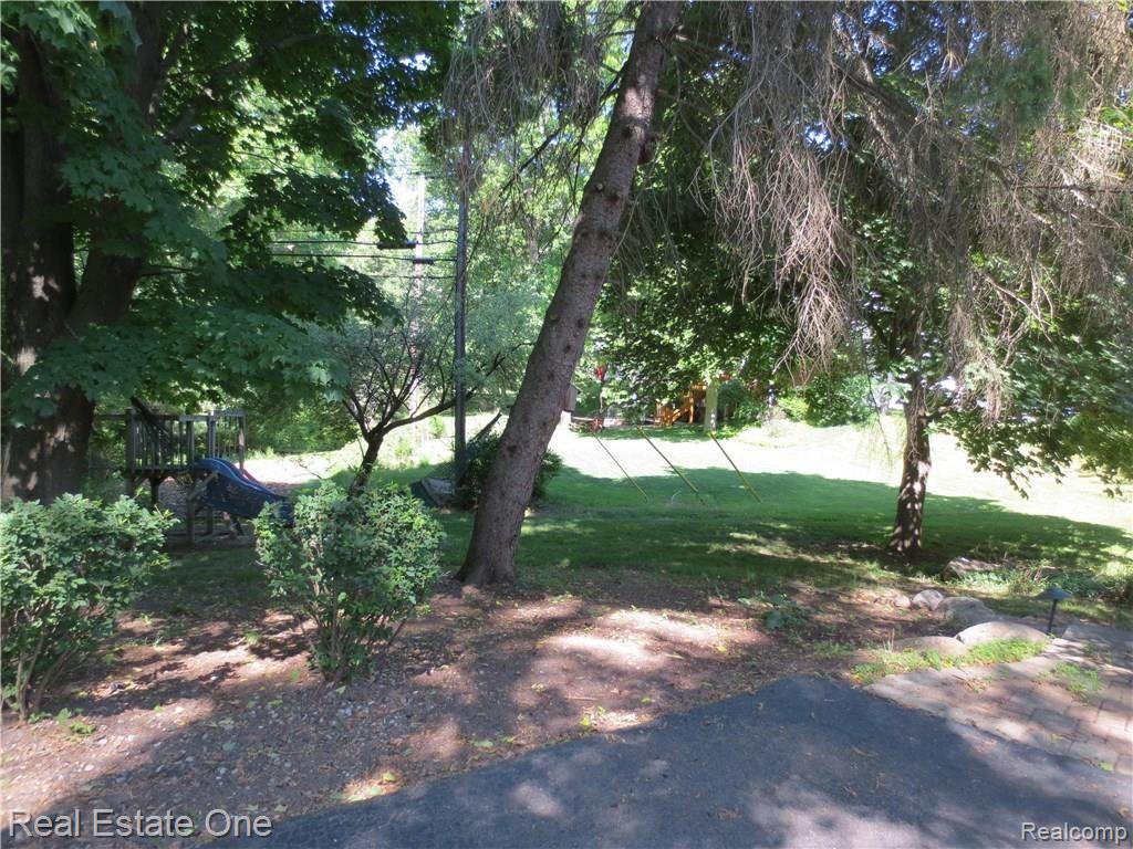 483 Willow Tree Lane Rochester Hills, MI 48306 - Photo 11 of 47