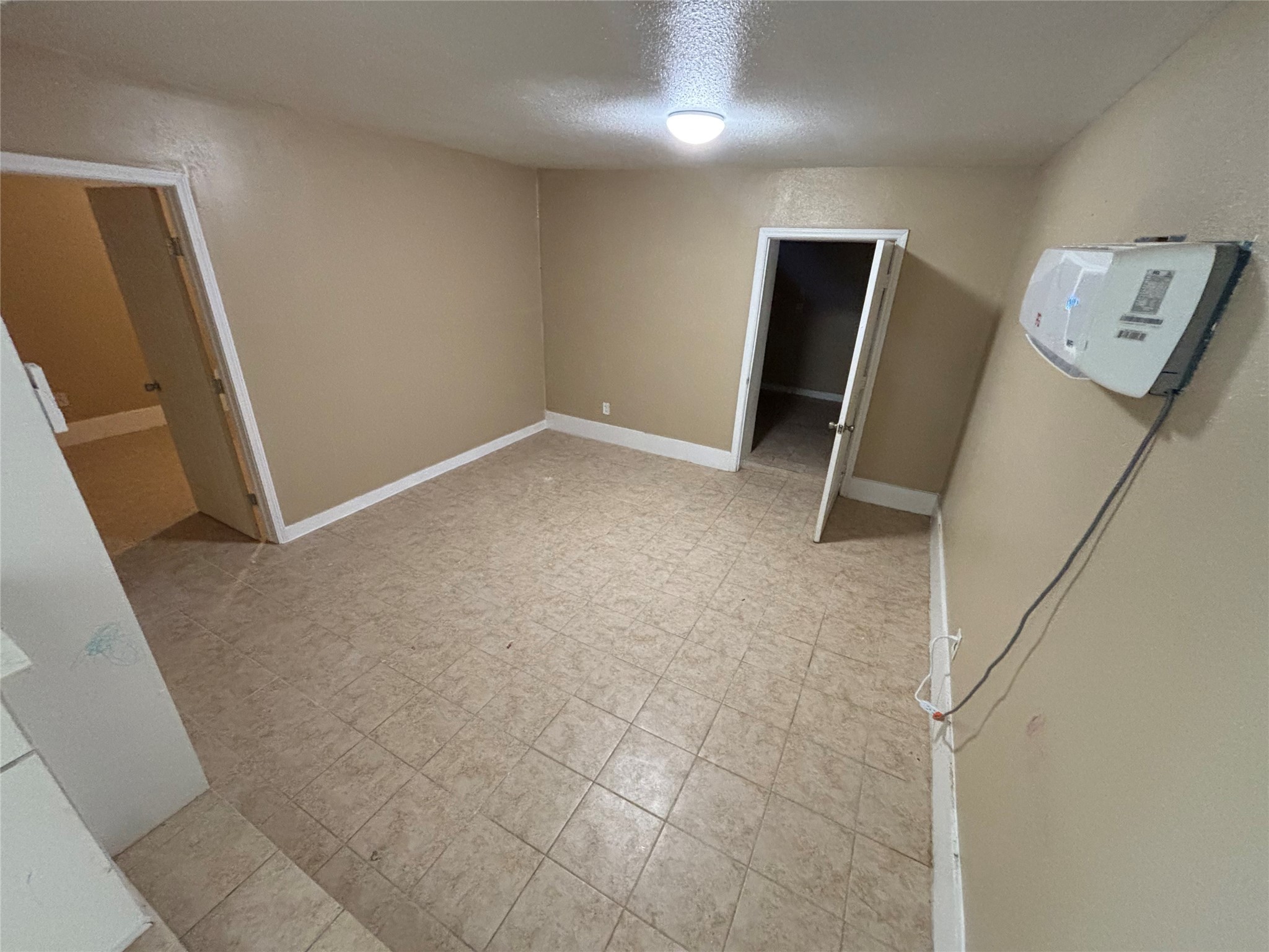 7314 Navigation Boulevard, Unit B Houston, TX 77011 - Photo 3 of 4 a view of a hallway with workspace