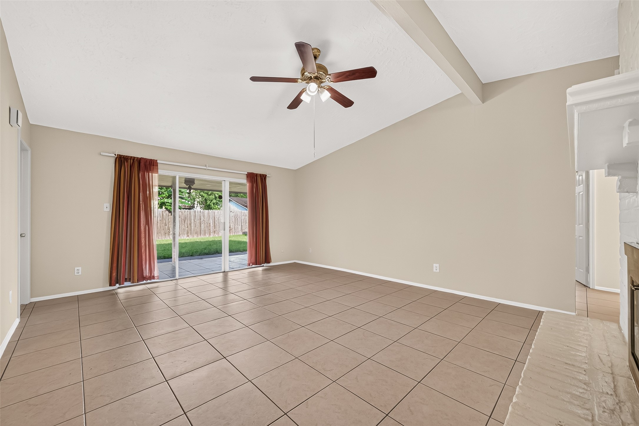 8638 Little River Road Houston, TX 77064 - Photo 18 of 39 Living Room