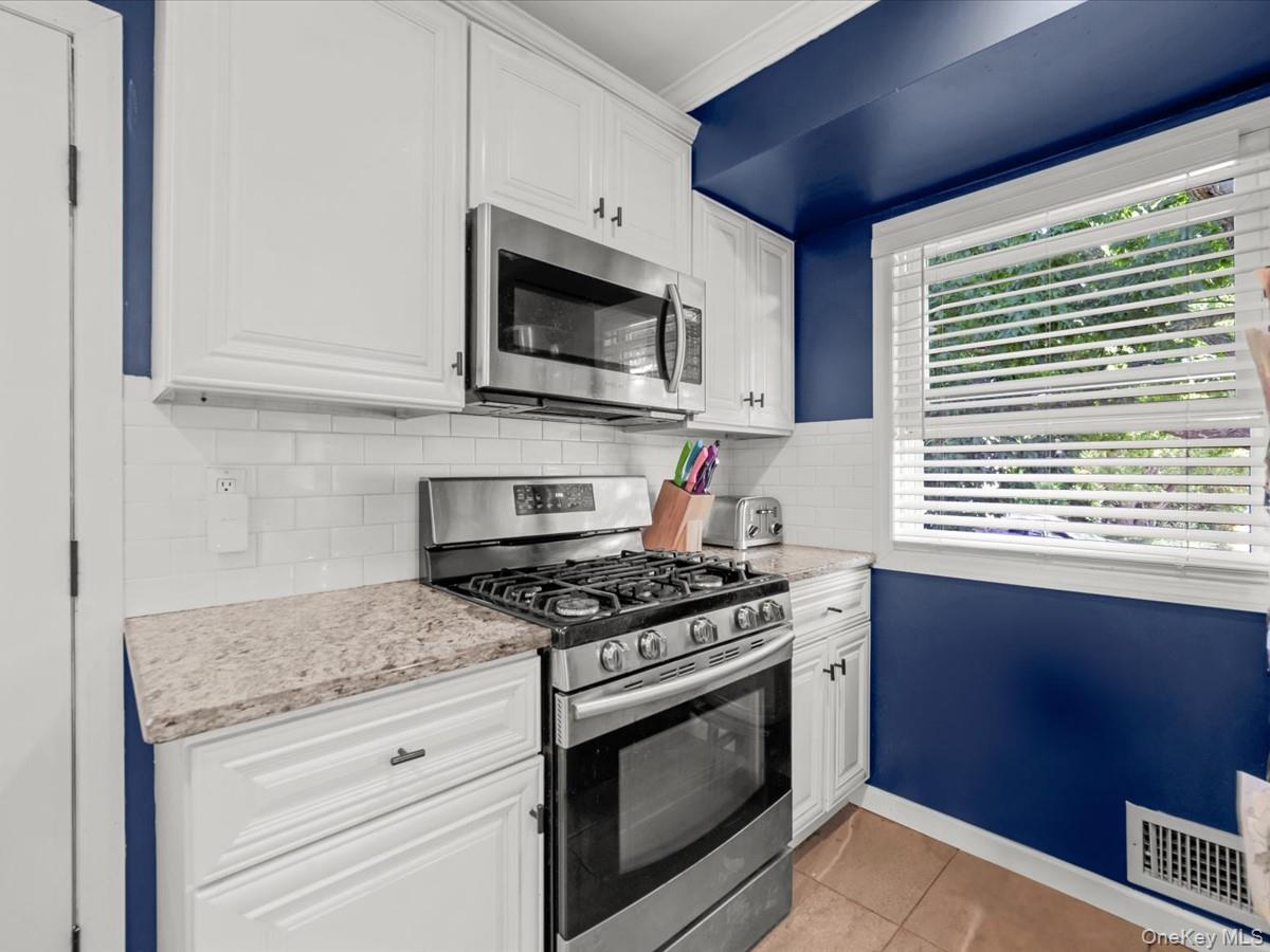52 South Larry Road Selden, NY 11784 - Photo 7 of 18