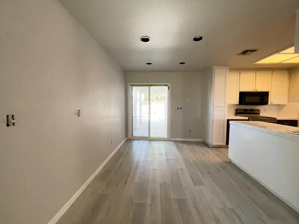 $325,000 | 5706 West Ellery Avenue, Fresno, CA 93722