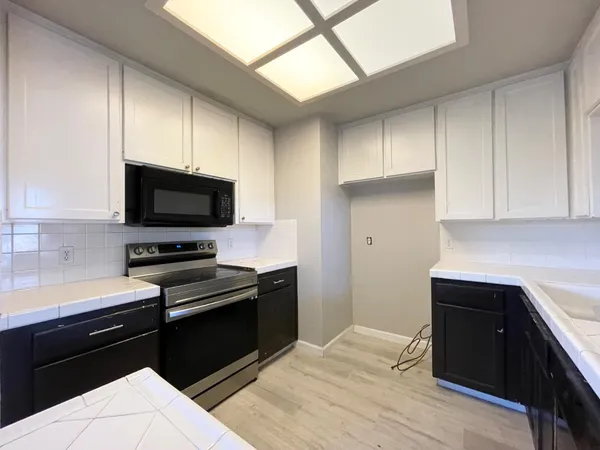 $325,000 | 5706 West Ellery Avenue, Fresno, CA 93722