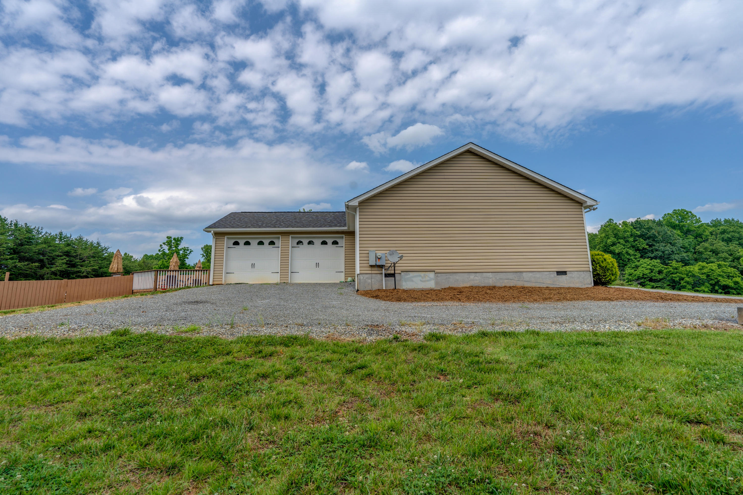 3043 Airport Road Moneta, VA 24121 - Photo 3 of 28 DSC00326-2_27-2_28-2_29-2_30-2