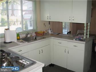 25 Turf Road Levittown, PA 19056 - Photo 2 of 12 Kitchen