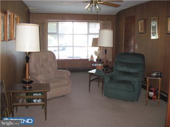 25 Turf Road Levittown, PA 19056 - Photo 8 of 12 Family Room