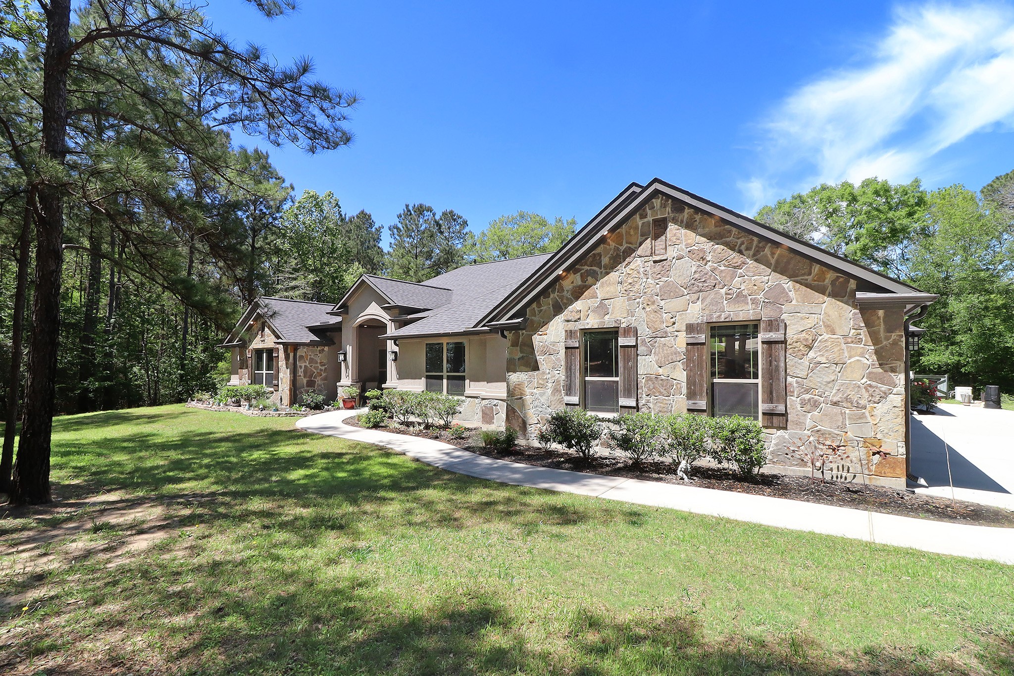 121 Red Hawk Road Huntsville, TX 77340 - Photo 2 of 48 Home set back from road