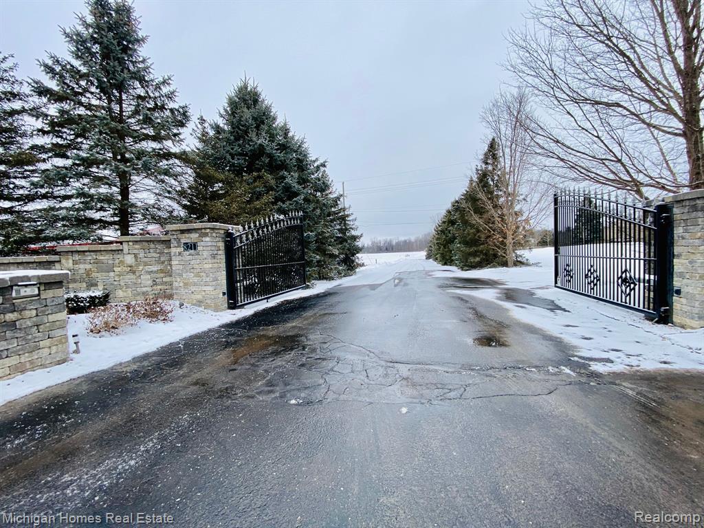 8209 Clyde Road, Unit 2 Fenton, MI 48430 - Photo 17 of 19