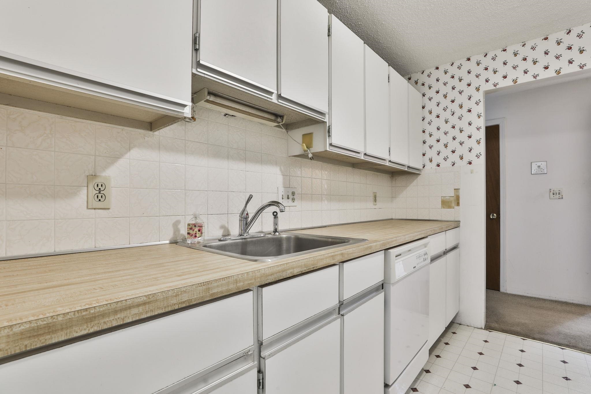 12 Strawberry Bank Road, Unit 14 Nashua, NH 03062 - Photo 8 of 17