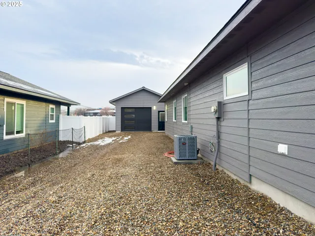 a view of a room with an empty space