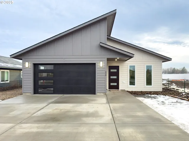 $409,000 | 670 E Street, Baker City, OR 97814