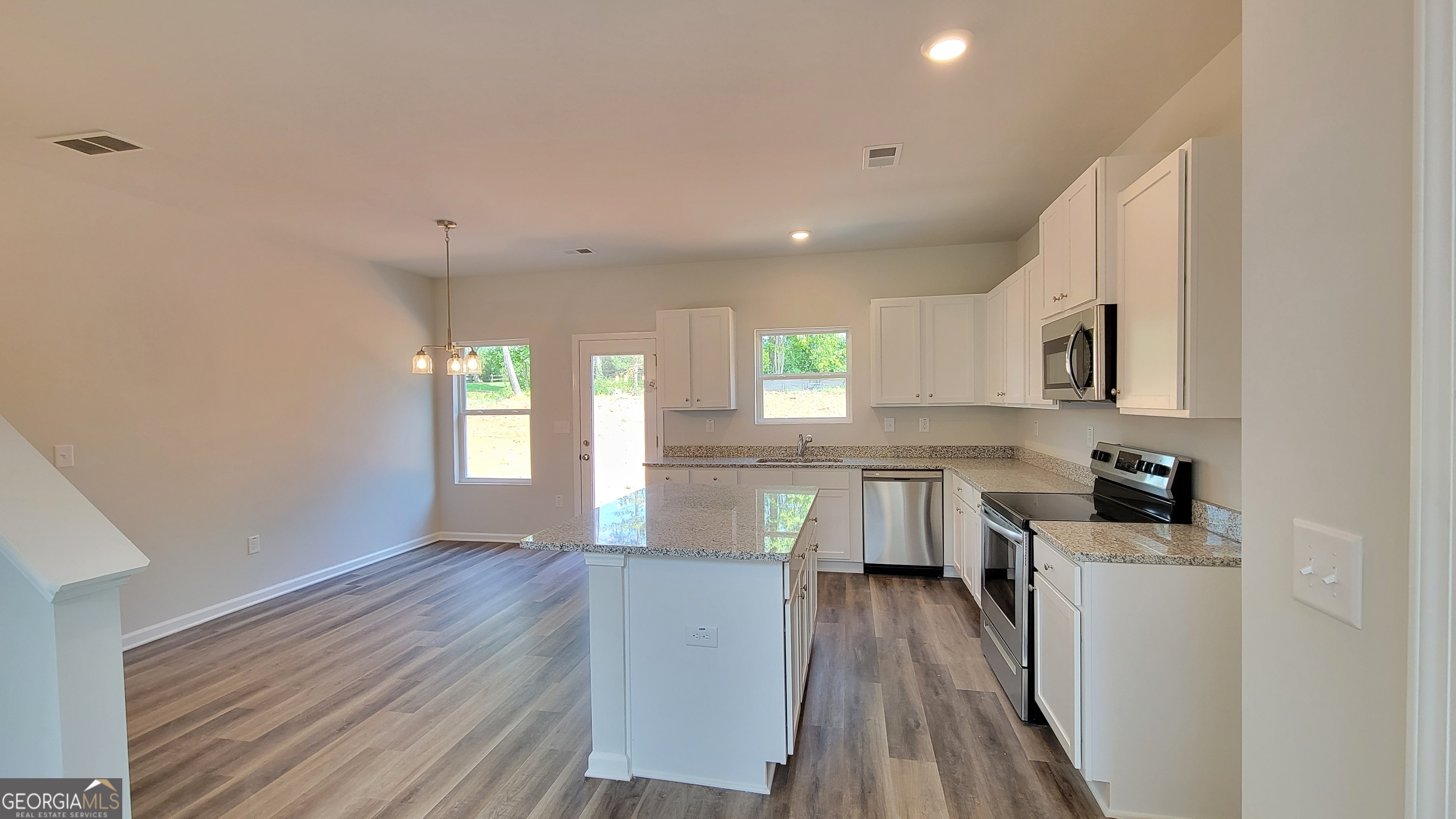 192 Paces Lakes Overlook Dallas, GA 30157 - Photo 7 of 35