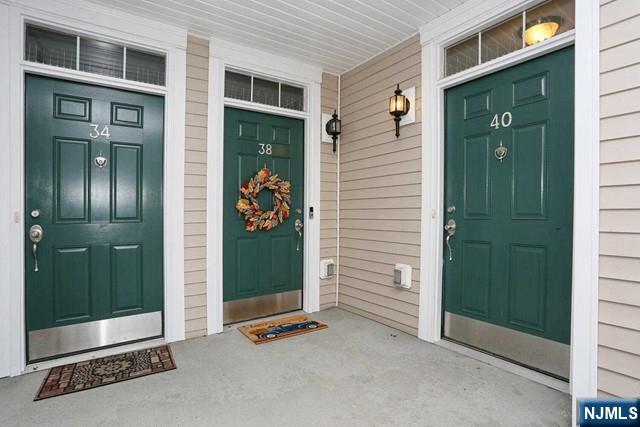 40 Autumn Way Montvale, NJ 07645 - Photo 4 of 35