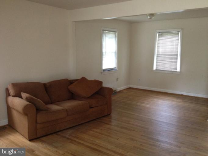 5305 Pole Road Alexandria, VA 22309 - Photo 11 of 11 Living Room