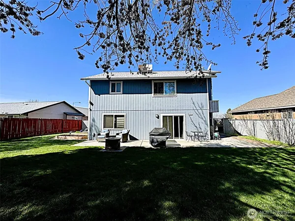 $389,900 | 2207 South Belair Drive, Moses Lake, WA 98837