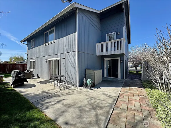 $389,900 | 2207 South Belair Drive, Moses Lake, WA 98837