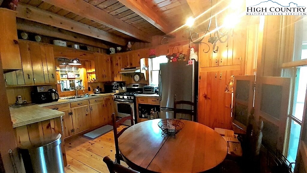 98 Spring Brook Road Newland, NC 28657 - Photo 7 of 27 Gallery Image 7