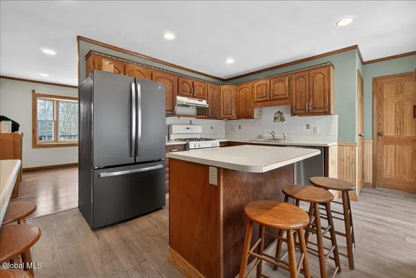 $349,900 | 31 Amelia Drive, Colonie, NY 12309