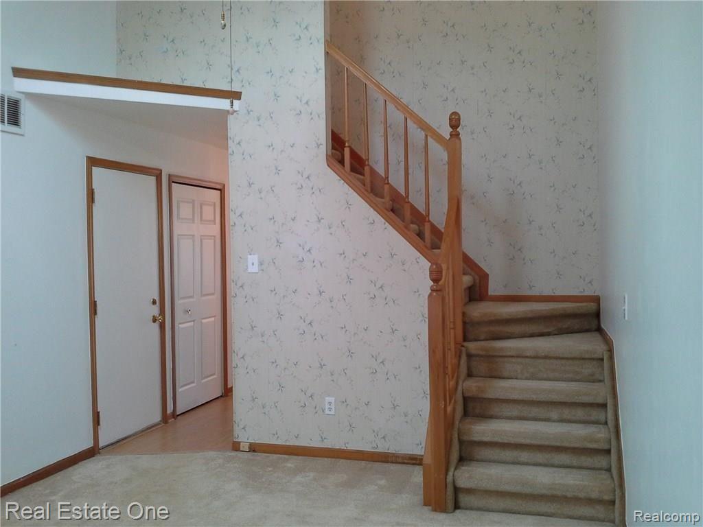 2577 South Commerce Road, Unit 11 Wolverine Lake, MI 48390 - Photo 3 of 57