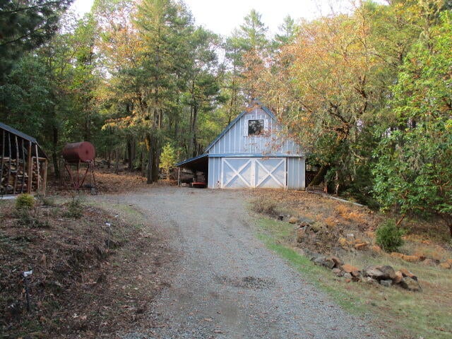2595 Southside Road Grants Pass, OR 97527 - Photo 25 of 35 Barn/shed
