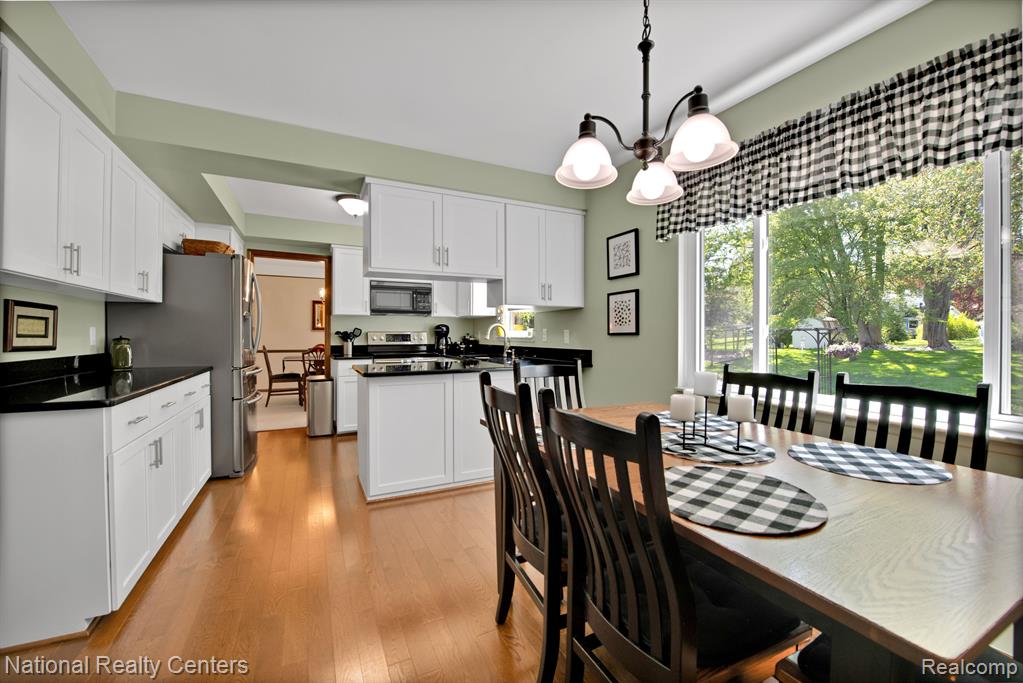 855 Bridgestone Drive Rochester Hills, MI 48309 - Photo 18 of 41