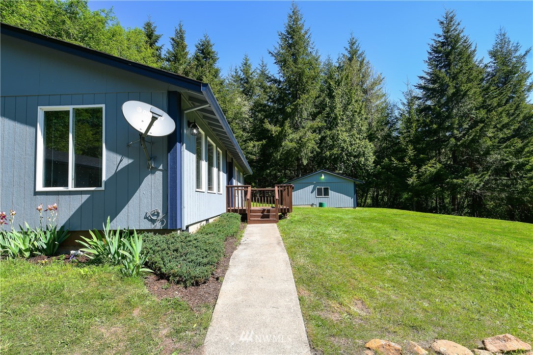 883 Fir Lane Road Castle Rock, WA 98611 - Photo 3 of 27