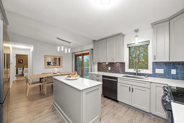 $435,000 | 1569 Lancaster Lane, Eagan, MN 55122