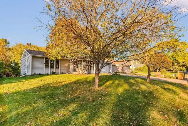 $435,000 | 1569 Lancaster Lane, Eagan, MN 55122