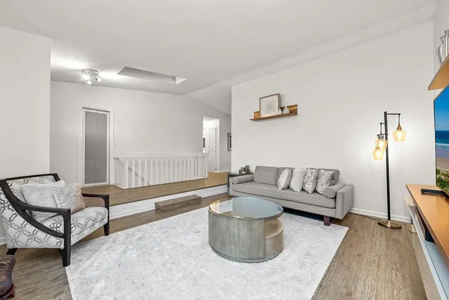 $435,000 | 1569 Lancaster Lane, Eagan, MN 55122